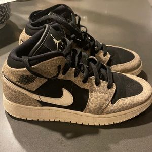 NIKE youth LEOPARD JORDANS